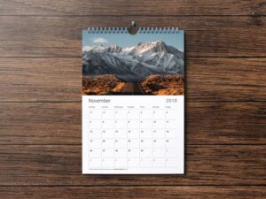 Almanaque personalizado con montañas blancas